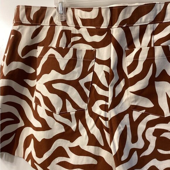SPANX “ON THE GO” ZEBRA PRINT SHORTS Size XL Brown & Cream - Picture 3 of 11